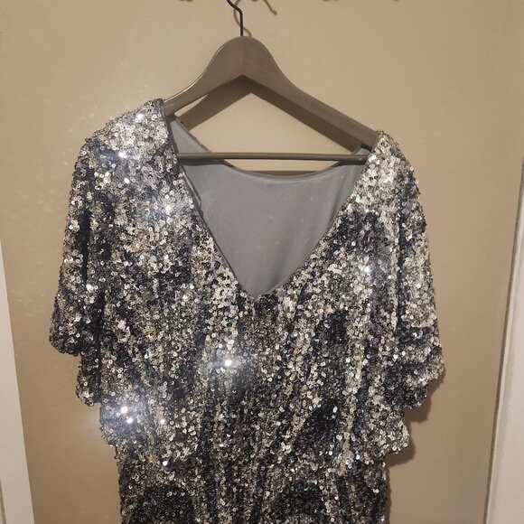 Elevate Your Evening with Dazzling Glamour - Picture 1 of 3